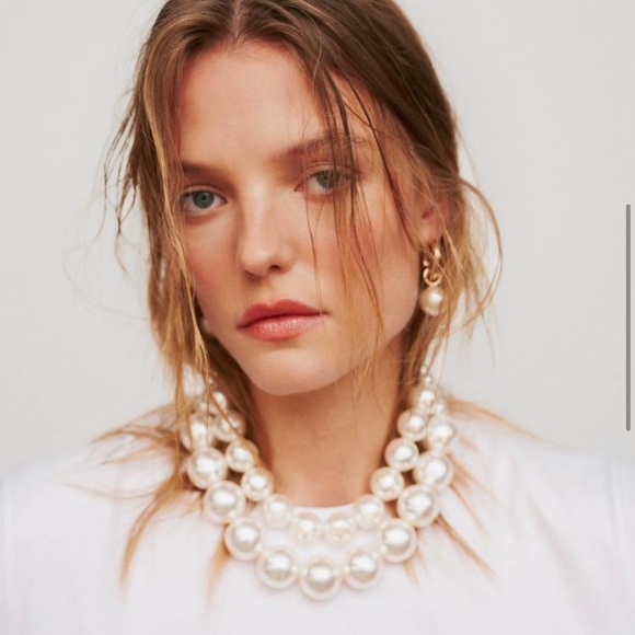 Flyer Auctioning Tons of Limited Edition MAC Cosmetics, Michael Kors, Coach,Zara - Picture 13 of 17